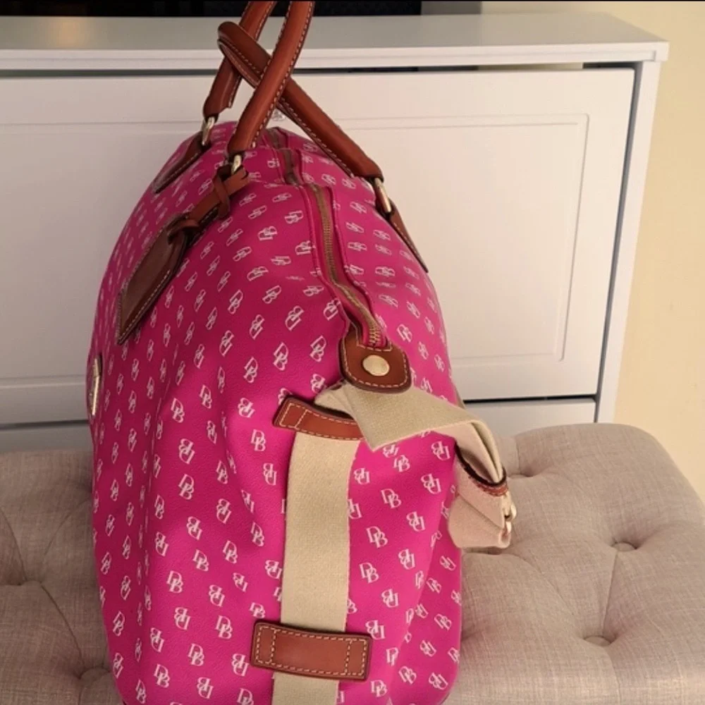 Like new EUC pink Gretta duffle weekender bag from Dooney & Bourke! 💕RARE💕 - Picture 7 of 13